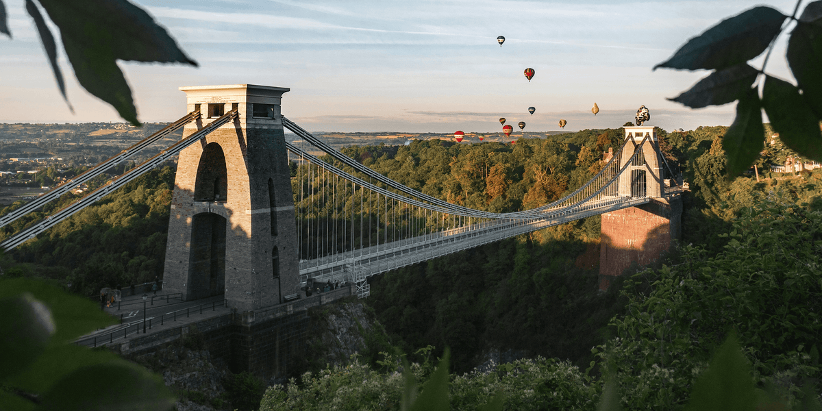 360 photo booth hire in Bristol - desktop banner showing rotating booth platform