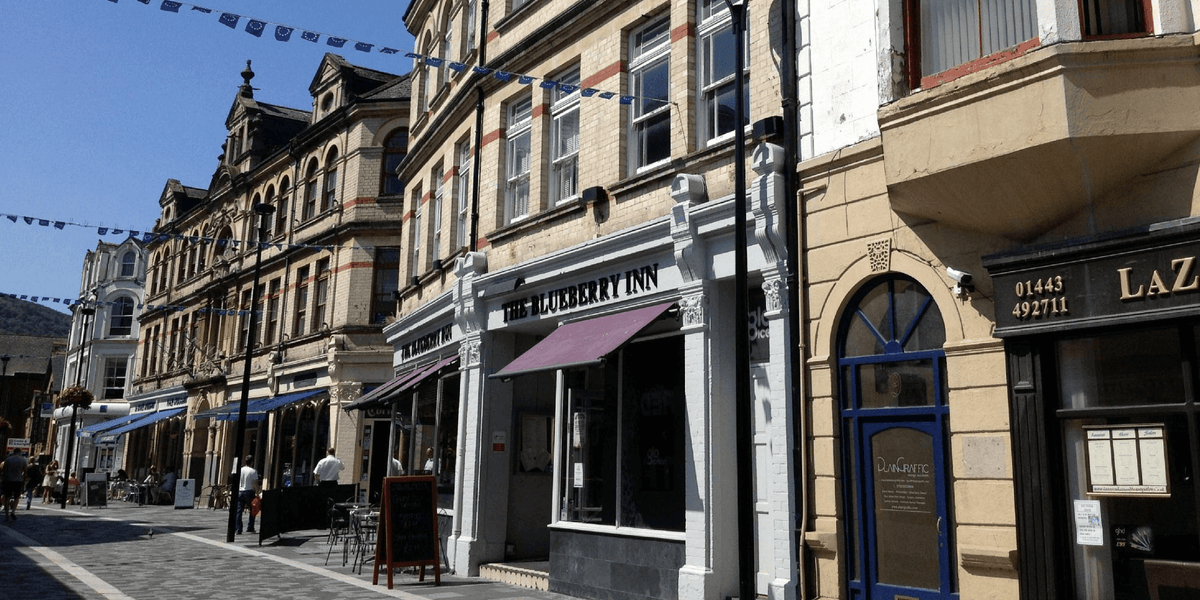 360 photo booth hire in Pontypridd - desktop banner showing rotating booth platform